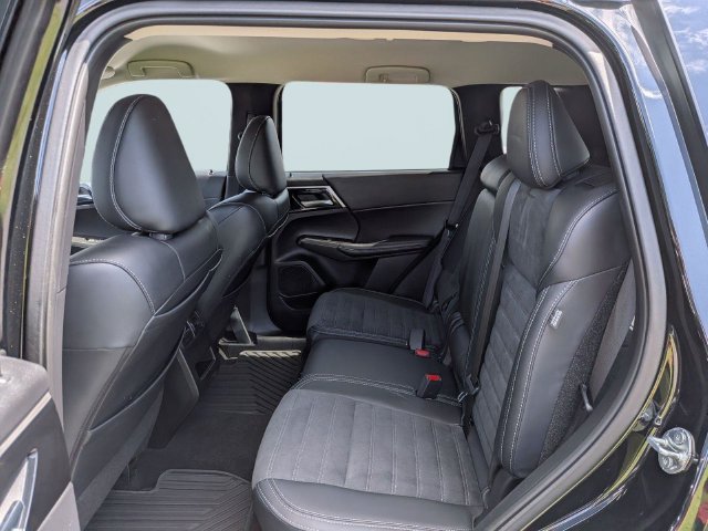 Used 2024 Mitsubishi Outlander SE AWD/4WD image 13