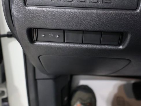 Used 2022 Nissan Rogue S image 31