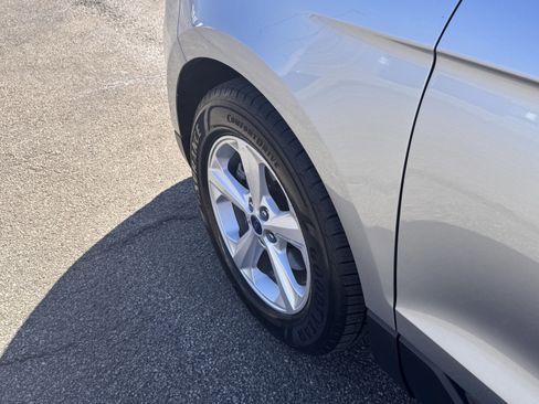 Used 2020 Ford Edge SE image 8