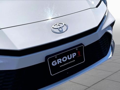 Used 2025 Toyota Camry SE FWD image 30