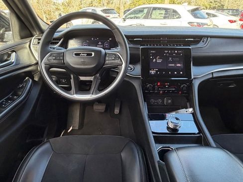 Used 2023 Jeep Grand Cherokee L Laredo image 14