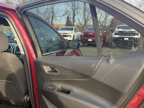 Used 2021 Chevrolet Equinox LT image 14
