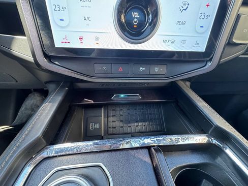 Used 2022 Ford Expedition Platinum AWD/4WD image 23