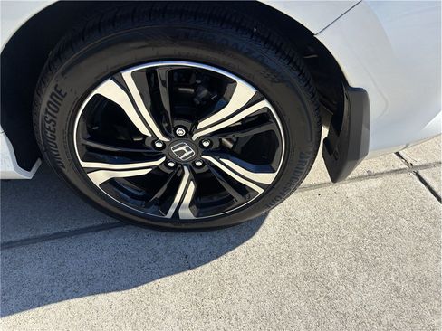 Used 2018 Honda Civic Touring image 12