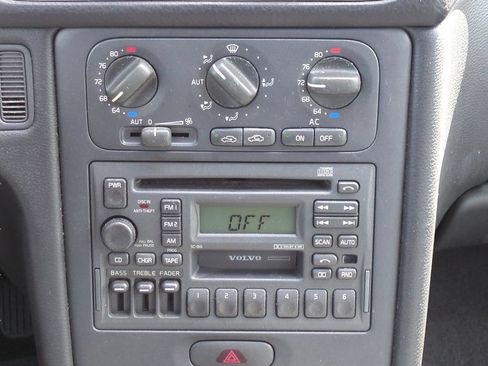 Used 1999 Volvo V70 FWD image 14