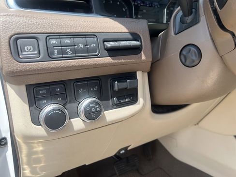Used 2021 GMC Yukon Denali w/ Denali Premium Package AWD/4WD image 13
