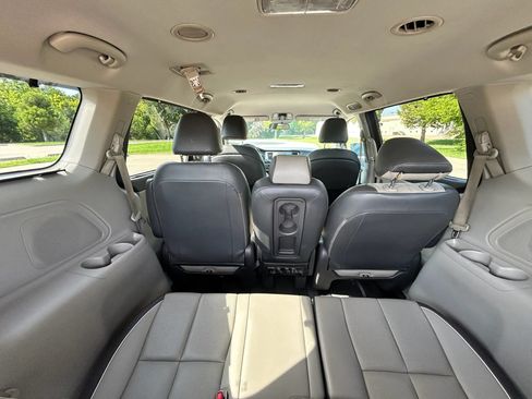 Used 2017 Kia Sedona LX w/ LX Essentials Premium Package FWD image 15