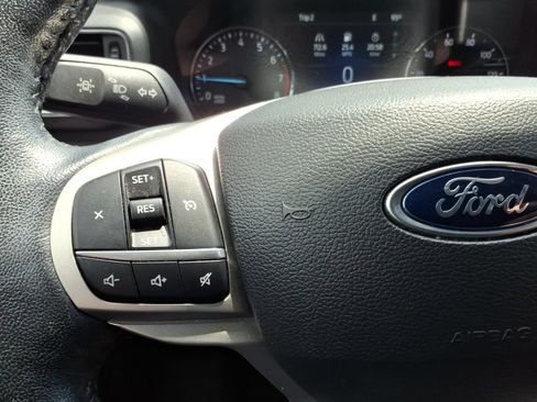 Used 2022 Ford Explorer XLT w/ Equipment Group 202A RWD image 15
