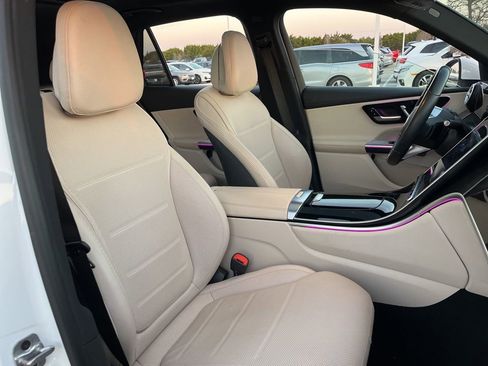Used 2025 Mercedes-Benz GLC 300 4MATIC image 28
