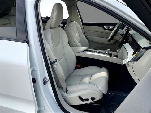 New 2026 Volvo XC60 B5 Ultra w/ Climate Package image 12