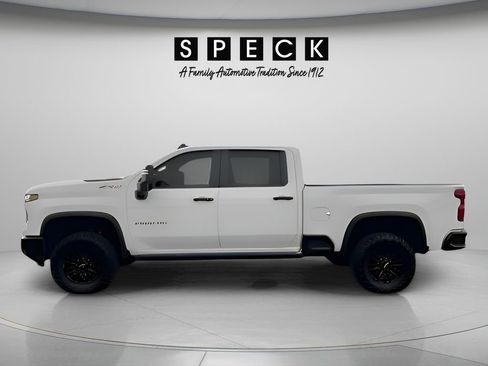 Used 2024 Chevrolet Silverado 2500 ZR2 w/ Technology Package AWD/4WD image 2