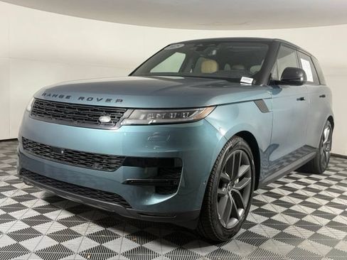Used 2025 Land Rover Range Rover Sport SE AWD/4WD image 2