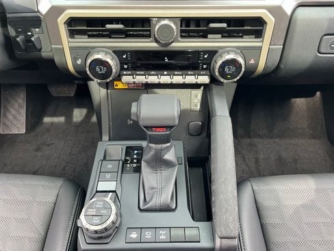 Used 2025 Toyota Tacoma TRD Off-Road w/ TRD Off Road Premium Package AWD/4WD image 37