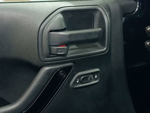 Used 2017 Jeep Wrangler Unlimited Sahara AWD/4WD image 17