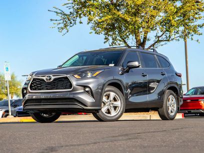 Used 2025 Toyota Highlander LE