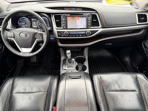 Used 2018 Toyota Highlander Limited image 12