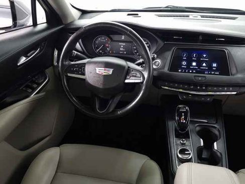 Used 2023 Cadillac XT4 Luxury w/ Cold Weather Package image 18