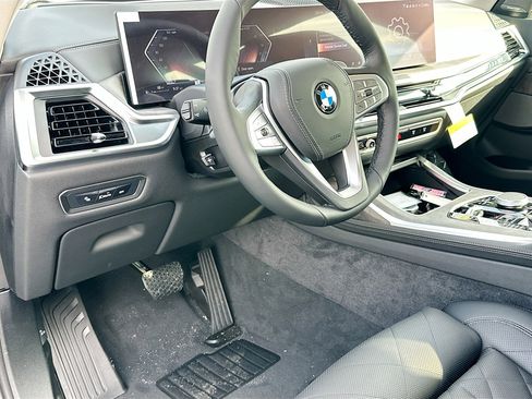 New 2026 BMW X7 xDrive40i w/ Premium Package image 7