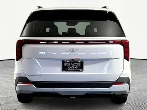 New 2026 Kia Carnival EX FWD image 5