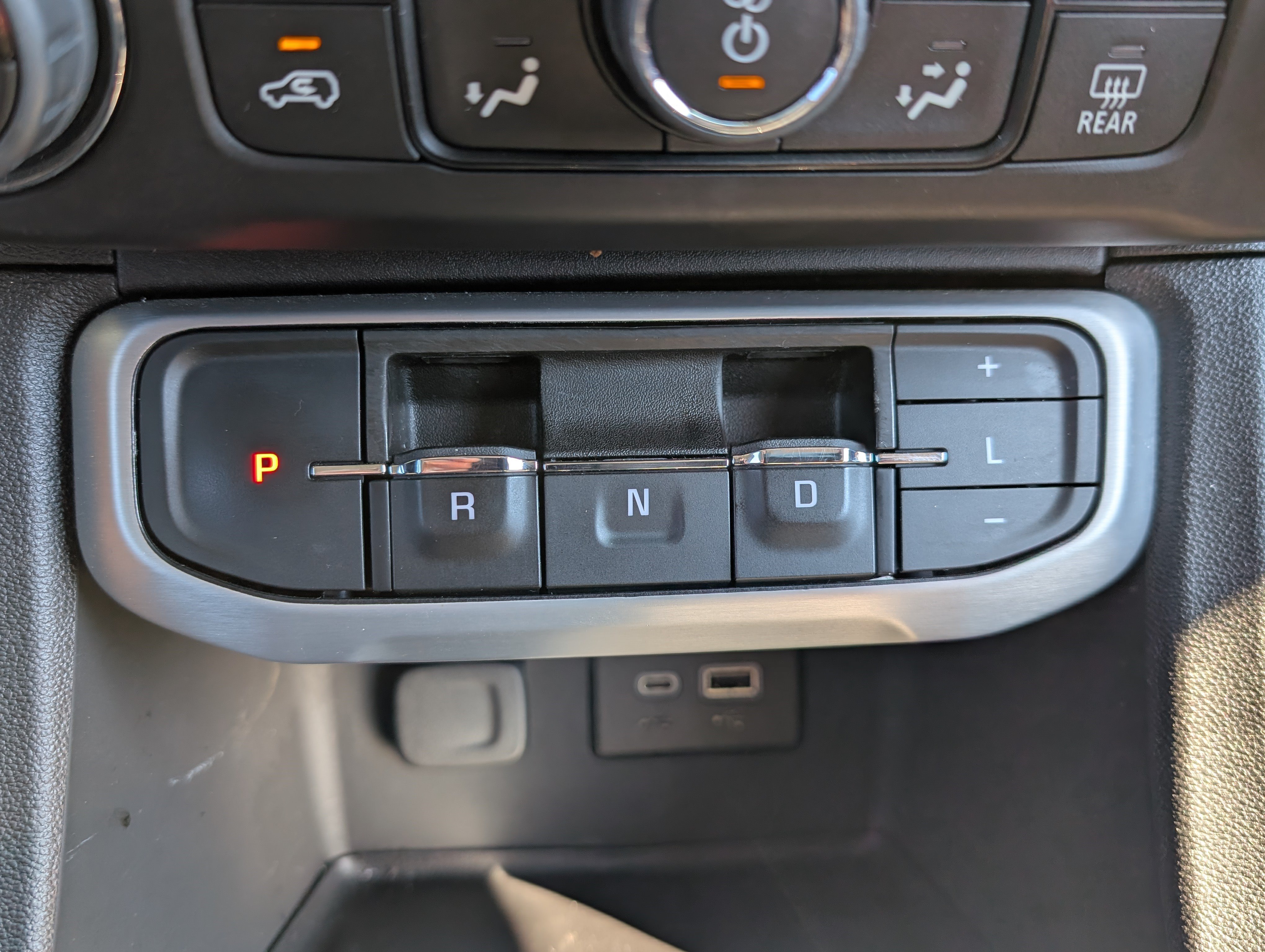 Used 2022 GMC Acadia SLE w/ Driver Convenience Package FWD image 31