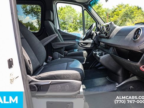 Used 2025 Mercedes-Benz Sprinter 2500 image 18
