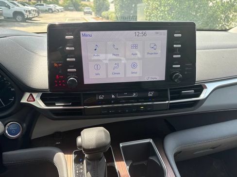 Used 2024 Toyota Sienna LE AWD/4WD image 13