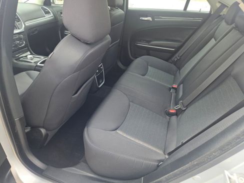 Used 2021 Chrysler 300 Touring w/ Chrome Appearance Package RWD image 16