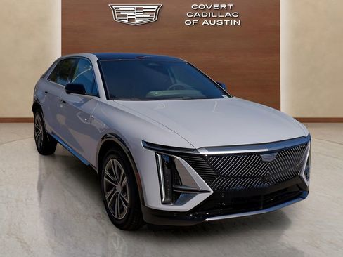 New 2026 Cadillac Lyriq Luxury w/ LPO, Floor Liner Package AWD/4WD image 7