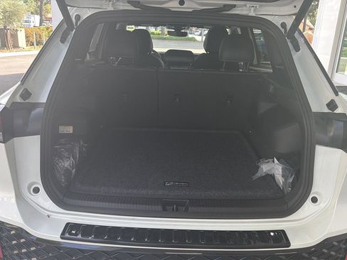 Certified 2025 Volkswagen Tiguan SE R-Line AWD/4WD image 13