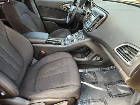 Used 2015 Chrysler 200 Limited w/ Convenience Group FWD image 15