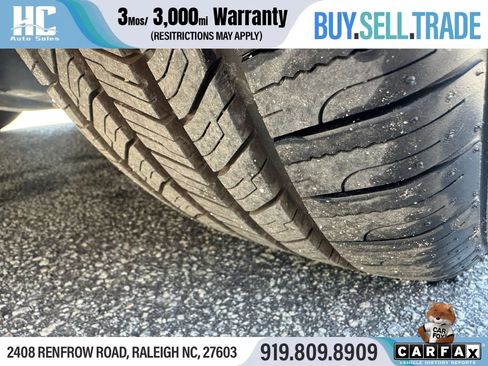 Used 2020 Nissan Versa SV FWD image 11