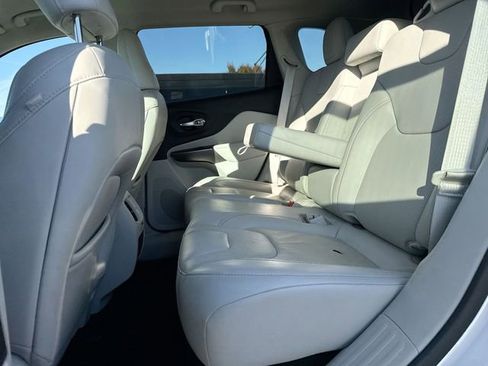 Used 2020 Jeep Cherokee Limited w/ Technology Group image 23