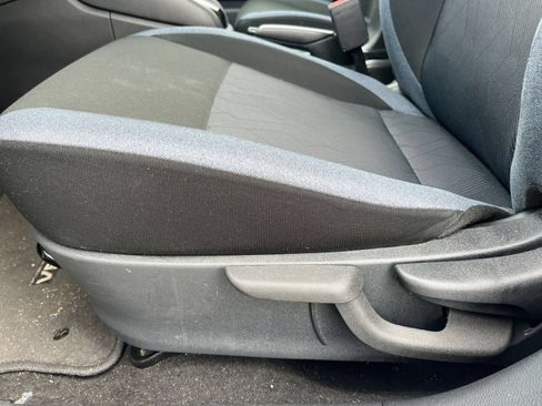 Used 2025 Nissan Versa SV FWD image 23