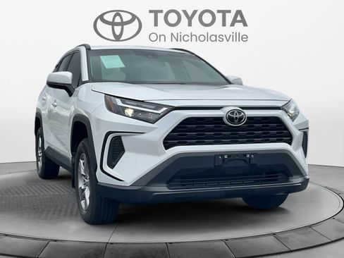 Used 2025 Toyota RAV4 XLE AWD/4WD image 8