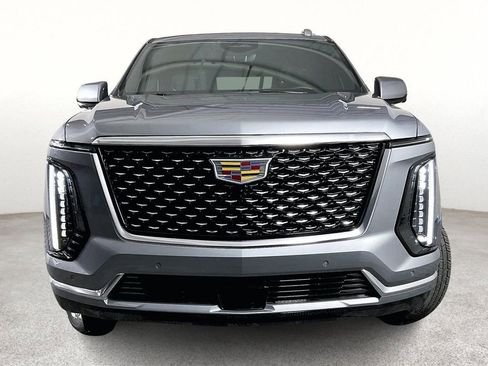 Used 2025 Cadillac Escalade Premium Luxury image 5