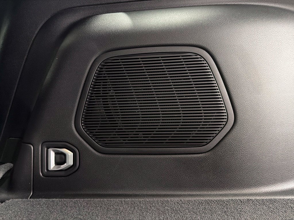 New 2027 Jeep Grand Cherokee Limited RWD image 8