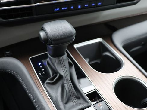 Used 2024 Toyota Sienna LE image 23