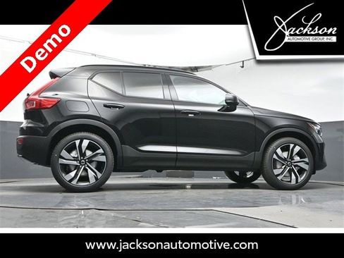 New 2025 Volvo XC40 B5 Ultra image 36