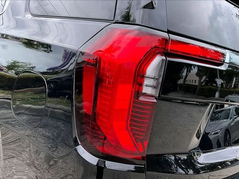 Used 2025 GMC Yukon Denali Ultimate AWD/4WD image 29