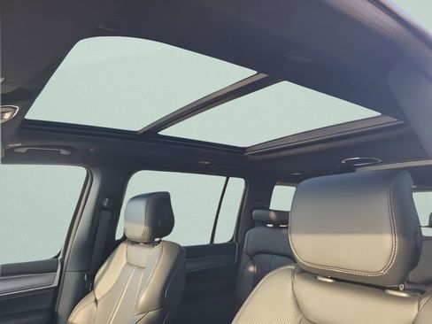 New 2026 Jeep Grand Wagoneer 4WD w/ Premium Group I image 30