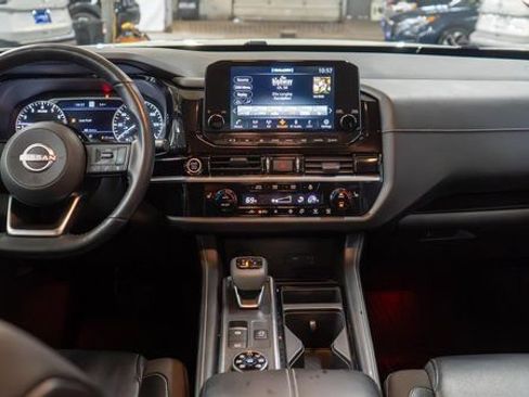 Used 2024 Nissan Pathfinder SL AWD/4WD image 16