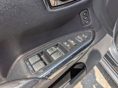 Used 2017 Toyota Avalon XLE image 10