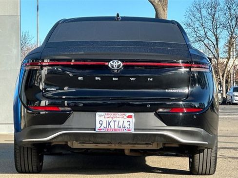 Used 2023 Toyota Crown Limited image 6