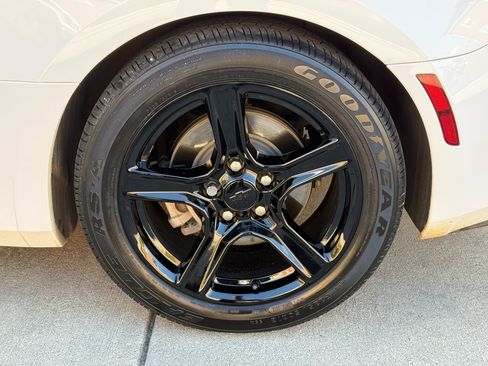 Used 2020 Chevrolet Camaro LT image 17