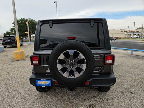 Used 2020 Jeep Wrangler Unlimited Sahara AWD/4WD image 7