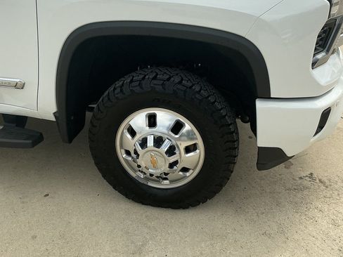 Used 2024 Chevrolet Silverado 3500 High Country w/ High Country Premium Package AWD/4WD image 4