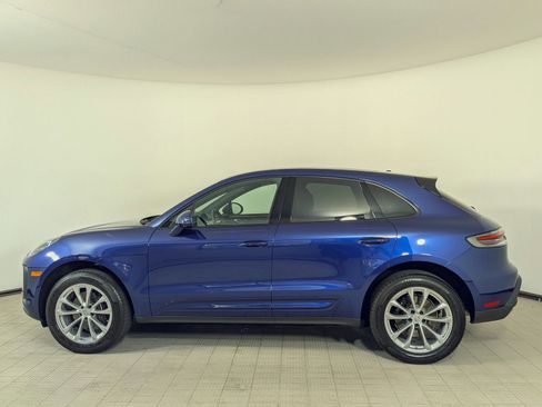 Certified 2025 Porsche Macan AWD/4WD image 2