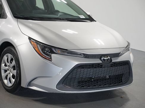 Used 2022 Toyota Corolla LE FWD image 4
