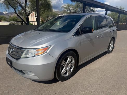 Used 2013 Honda Odyssey Touring image 2