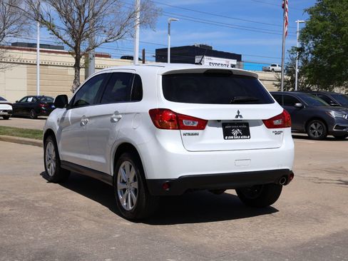 Used 2015 Mitsubishi Outlander Sport SE image 4
